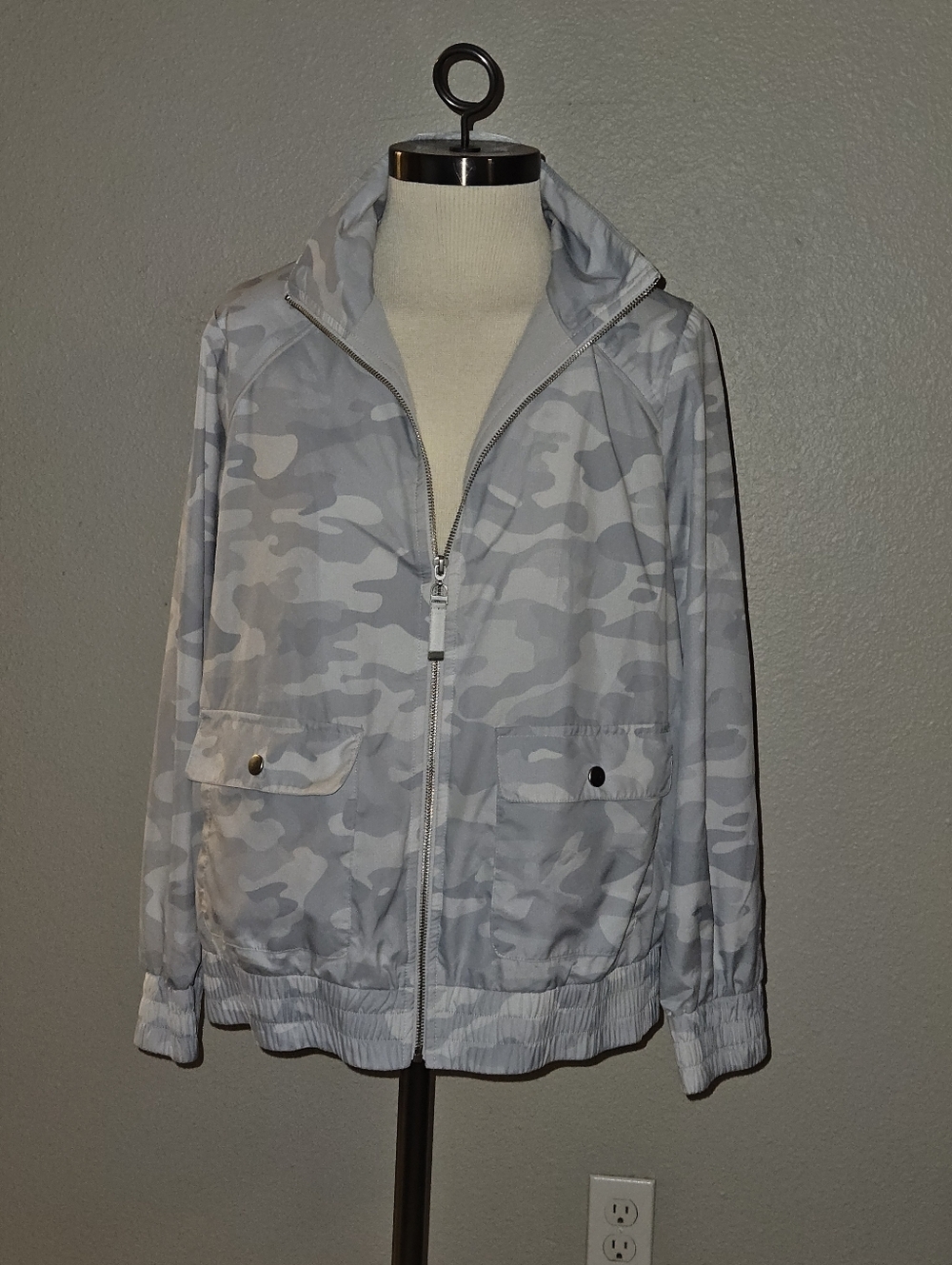 Chico's Light Gray Camoflage Zenergy Women's Jacket with Branded Tag